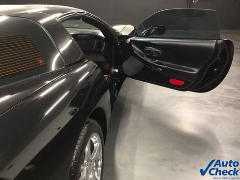 Used 2002 Chevrolet Corvette Coupe w/ Preferred Equipment Group2 image 25