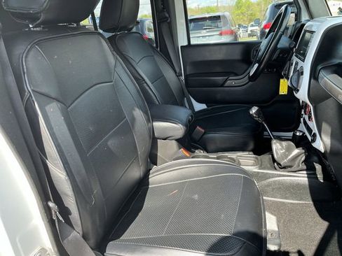 Used 2017 Jeep Wrangler Unlimited Sport AWD/4WD image 25