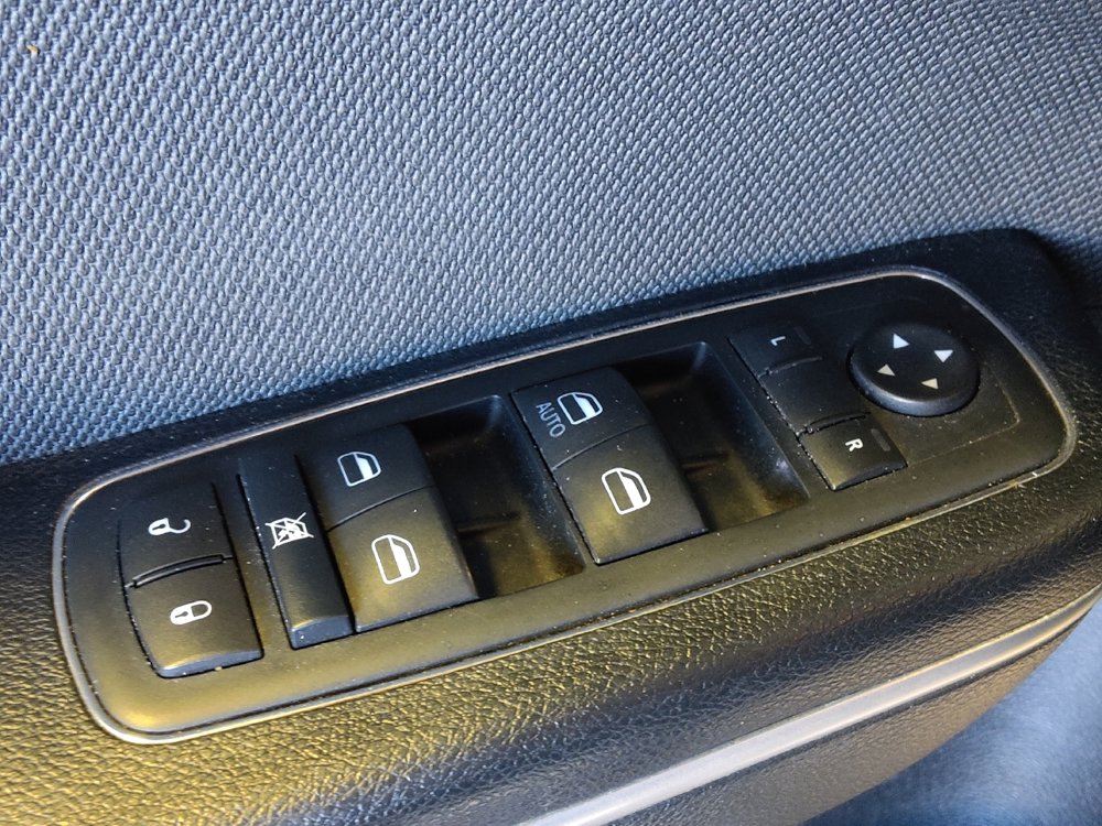 Used 2015 Dodge Charger SE RWD image 27