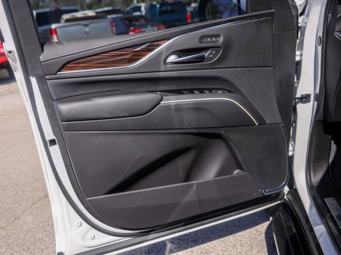 Certified 2024 Cadillac Escalade Luxury image 25