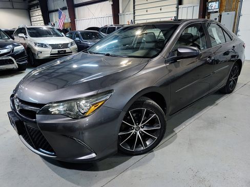 Used 2016 Toyota Camry XSE w/ Moonroof Package FWD image 1