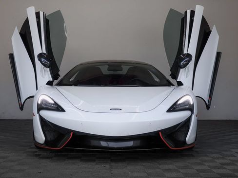 Used 2018 McLaren 570S Spider RWD image 10
