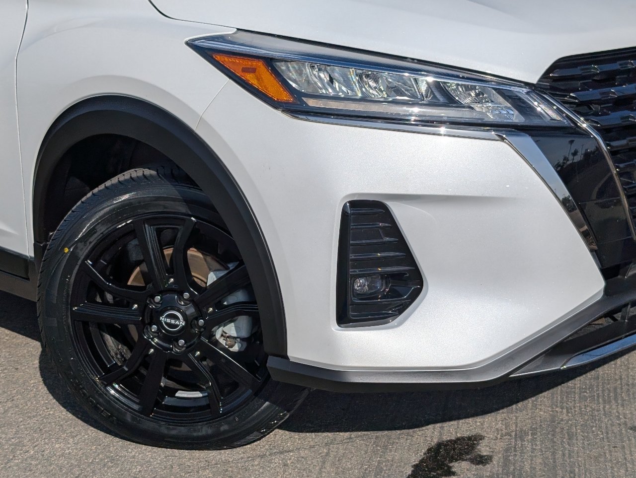 Used 2023 Nissan Kicks SR FWD image 10