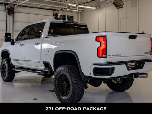 Used 2025 Chevrolet Silverado 2500 High Country w/ High Country Premium Package AWD/4WD image 7