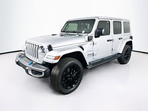 Used 2023 Jeep Wrangler Sahara w/ Cold Weather Group image 3