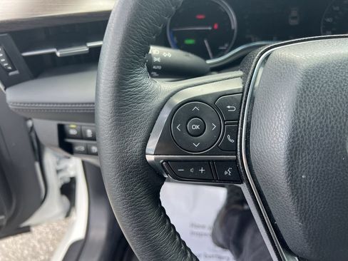 Used 2022 Toyota Avalon XLE w/ Moonroof Package FWD image 19