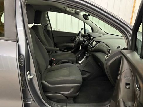 Used 2020 Chevrolet Trax LS FWD image 22