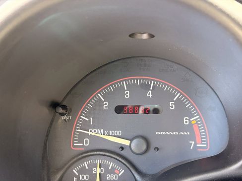 Used 2001 Pontiac Grand Am SE FWD image 28