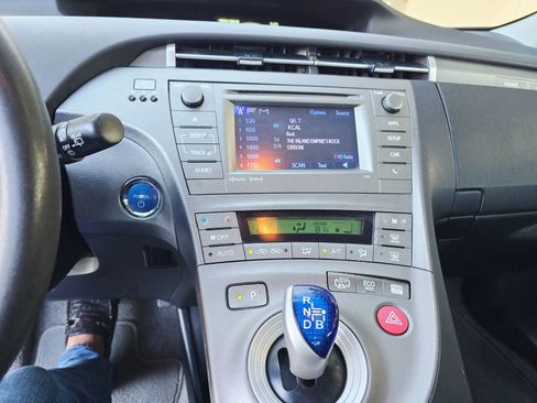 Used 2014 Toyota Prius Plug-In Hybrid image 18