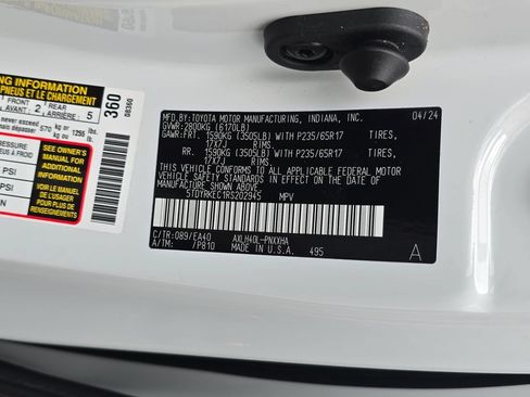 Certified 2024 Toyota Sienna XLE FWD image 39
