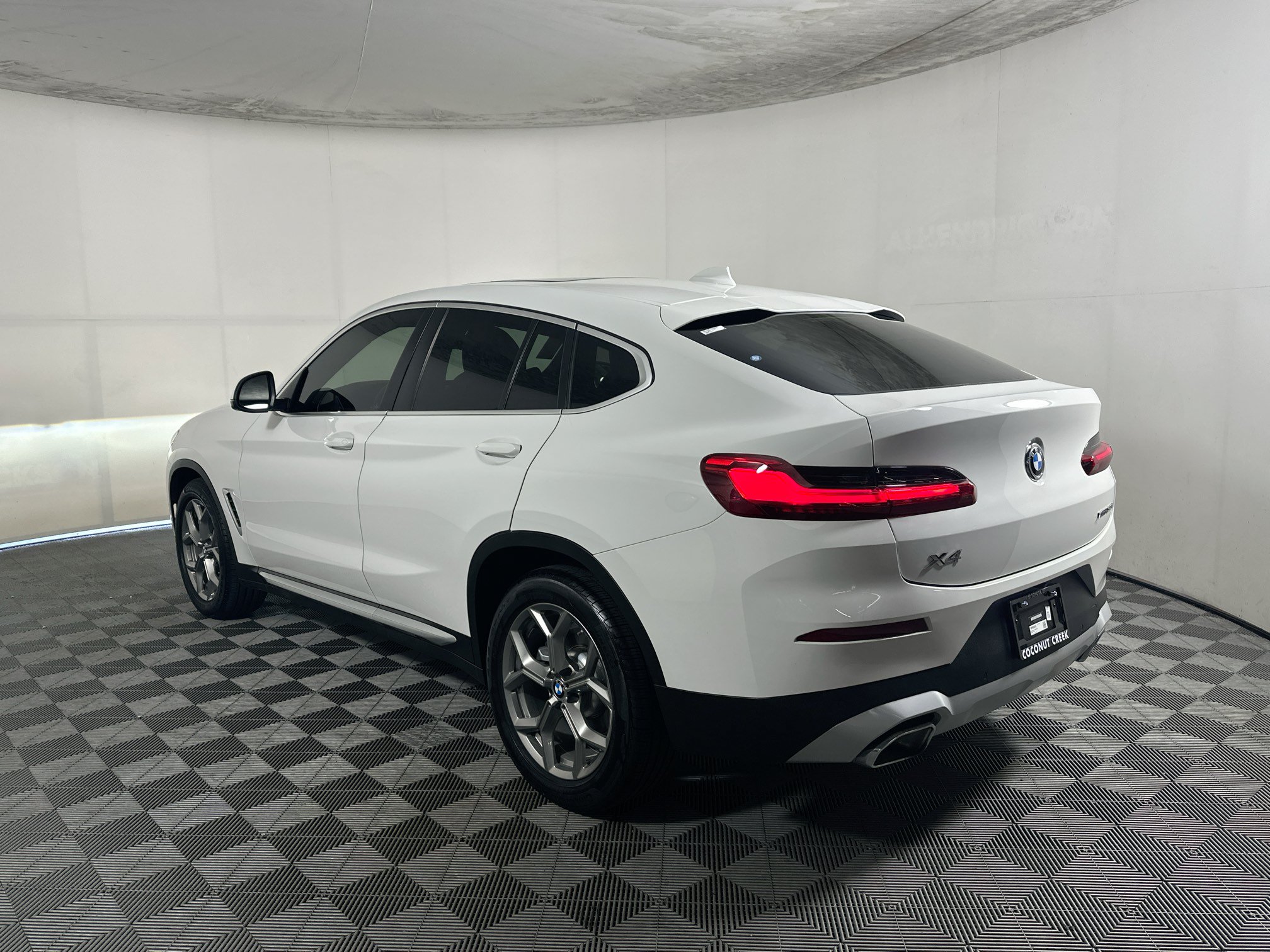 Used 2023 BMW X4 xDrive30i w/ Convenience Package AWD/4WD image 5