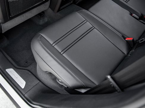 Certified 2025 Porsche Cayenne E-Hybrid Coupe image 31