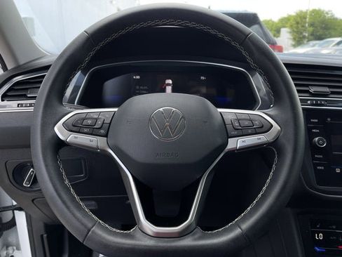 Used 2023 Volkswagen Tiguan SE FWD image 15