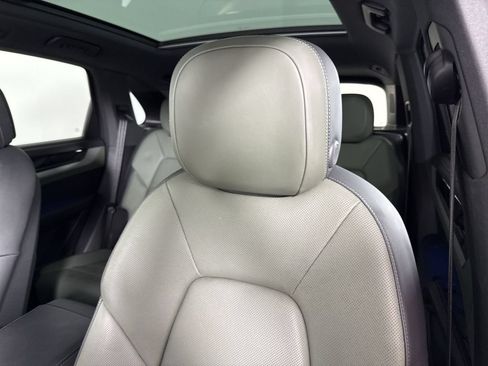 Certified 2024 Porsche Cayenne AWD/4WD image 40
