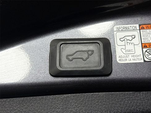 Used 2016 Toyota RAV4 XLE image 38
