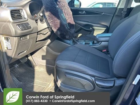 Used 2016 Kia Sorento LX image 11