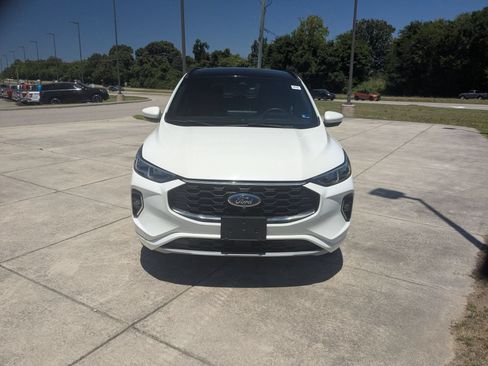 Used 2023 Ford Escape ST-Line Elite w/ Premium Technology Package AWD/4WD image 8