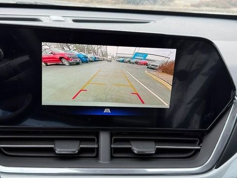 Used 2025 Chevrolet Trax LT w/ Driver Confidence Package image 22