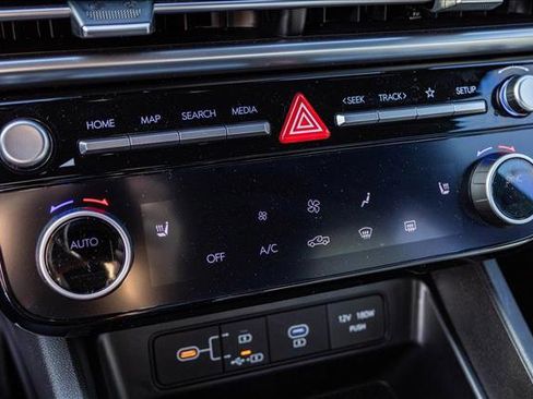 Certified 2025 Hyundai Santa Cruz SEL image 19