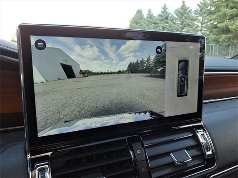 Used 2024 Lincoln Navigator Premiere image 21