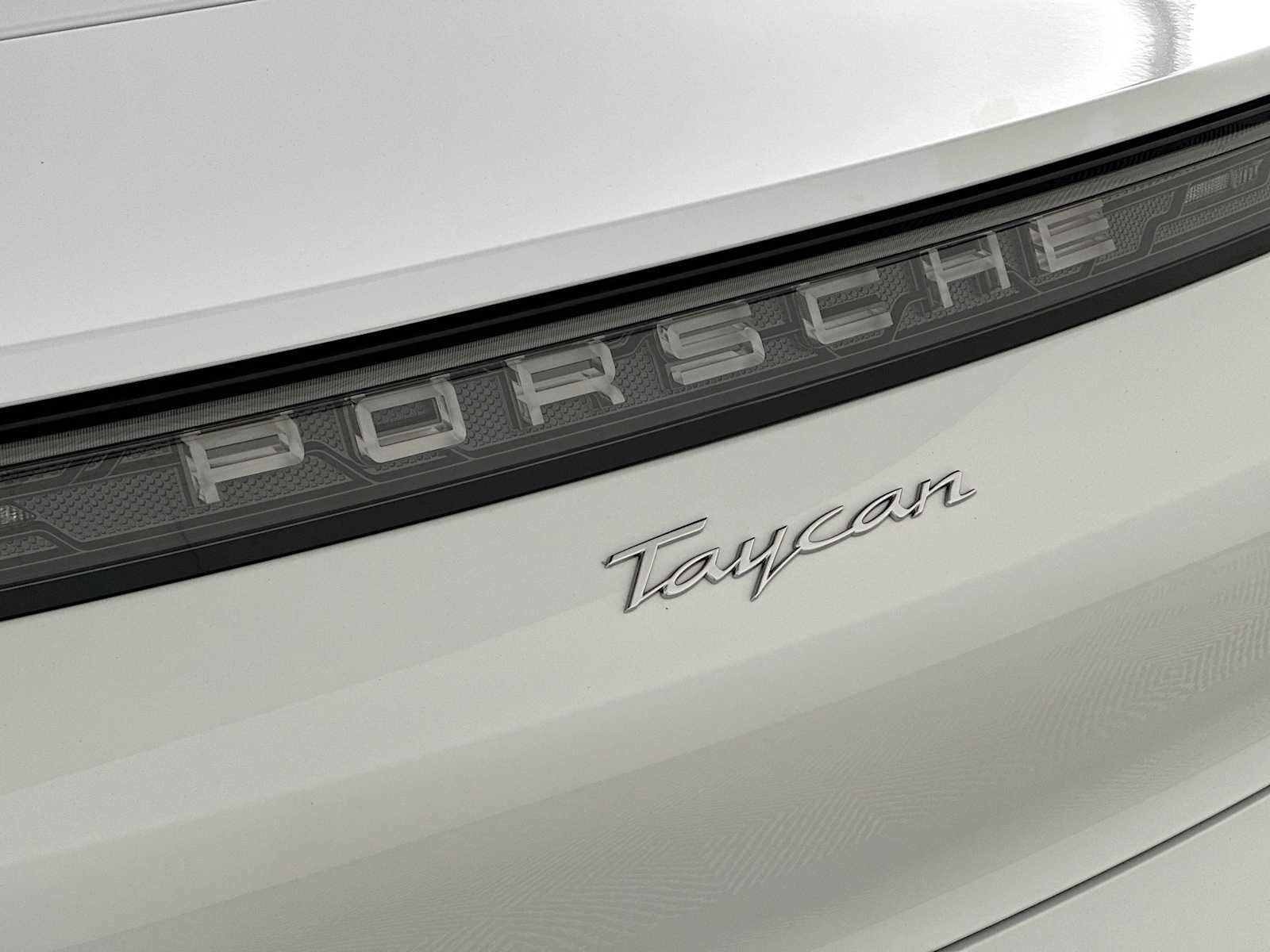 Used 2025 Porsche Taycan RWD image 31