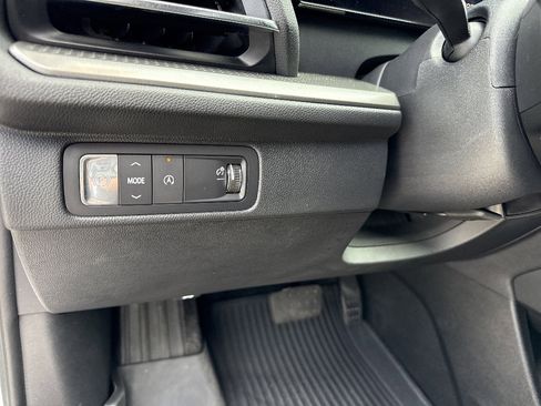Used 2025 Chevrolet Traverse LT FWD image 40