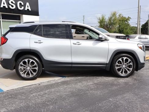 Used 2020 GMC Terrain SLT w/ GMC Pro Grade Package AWD/4WD image 9