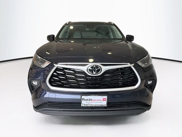 Used 2023 Toyota Highlander XLE AWD/4WD image 2