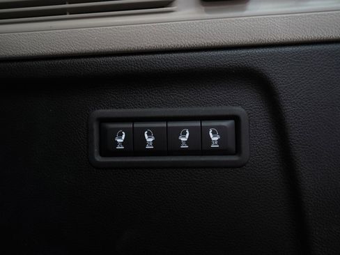 Used 2024 Jeep Wagoneer L Series II w/ Flexible Seating Group AWD/4WD image 12