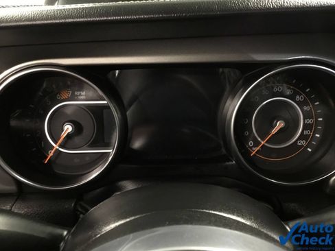 Used 2022 Jeep Wrangler Unlimited Sahara w/ Cold Weather Group AWD/4WD image 52