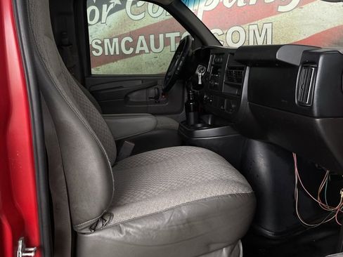 Used 2015 Chevrolet Express 3500 LS w/ Chrome Appearance Package image 15