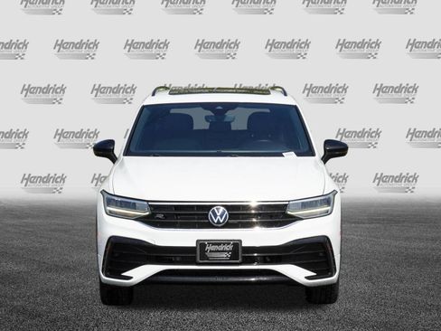 Used 2022 Volkswagen Tiguan SE R-Line image 3