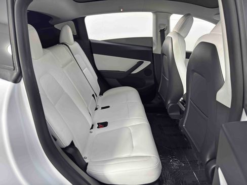 Used 2022 Tesla Model Y Performance image 39