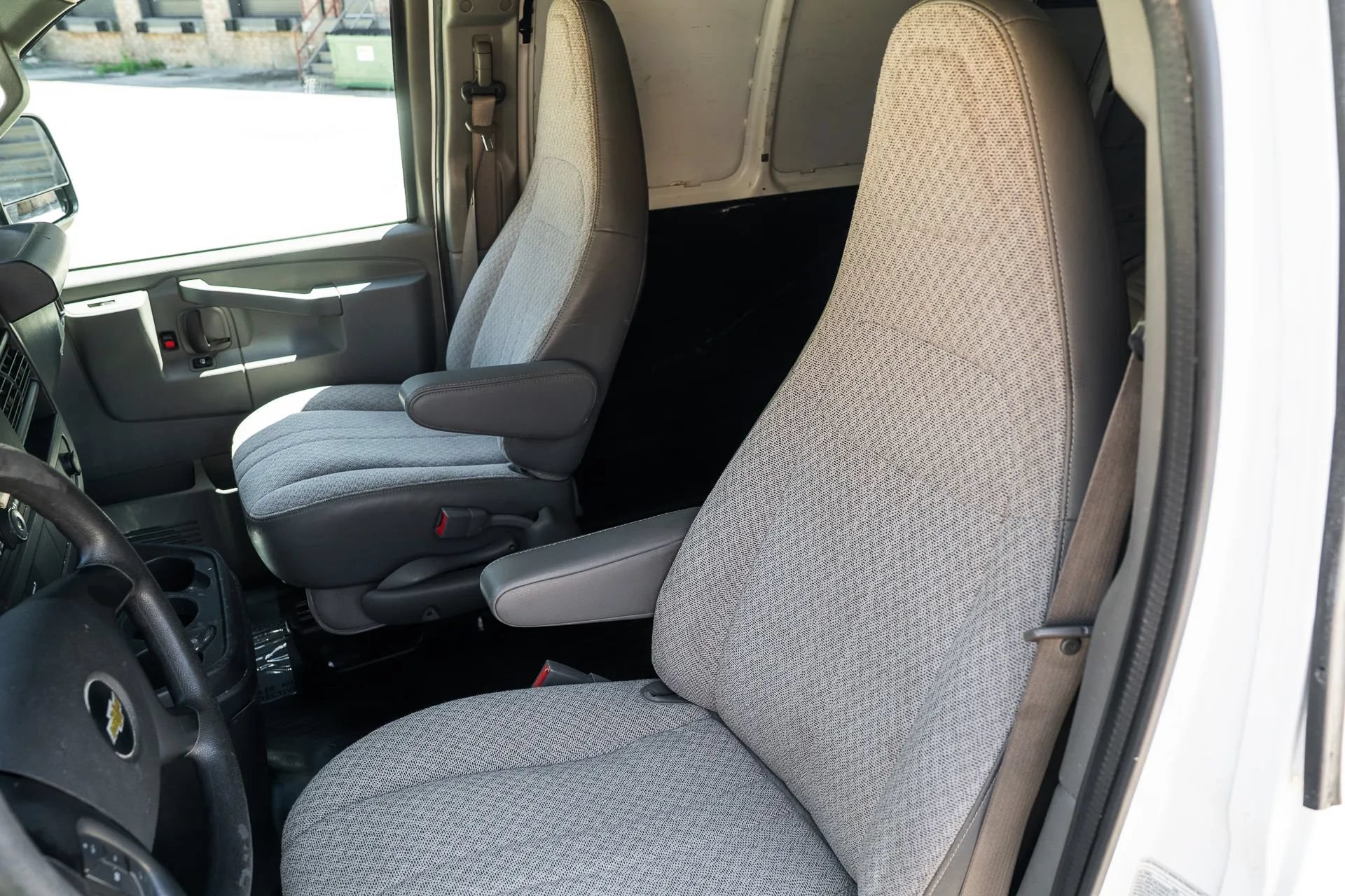 Used 2016 Chevrolet Express 2500 Extended RWD image 17
