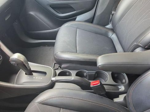 Used 2017 Chevrolet Trax LT w/ LT Convenience Package FWD image 20