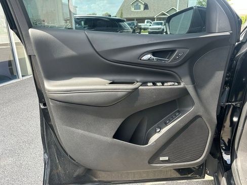 Used 2023 Chevrolet Equinox Premier FWD image 9