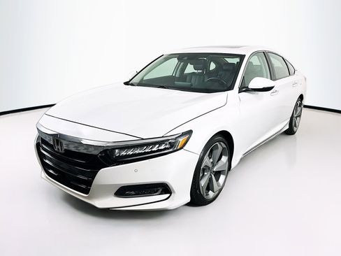 Used 2019 Honda Accord Touring image 3