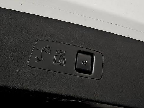 Used 2020 Lincoln Corsair Standard w/ Equipment Group 101A image 31