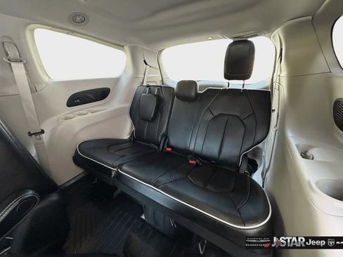 Used 2023 Chrysler Pacifica Limited FWD image 28