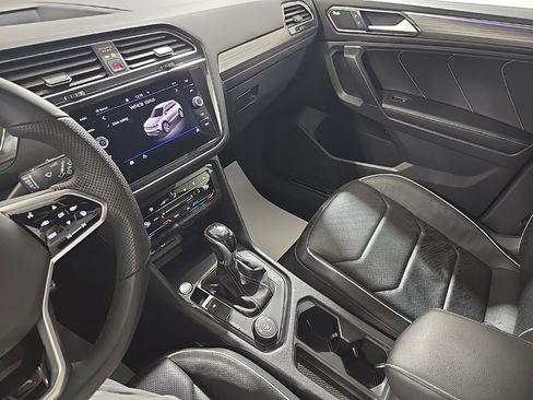 Used 2022 Volkswagen Tiguan SEL R-Line image 2
