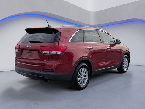 Used 2017 Kia Sorento LX image 9