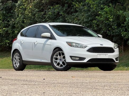 Used 2015 Ford Focus SE w/ Equipment Group 201A FWD image 2