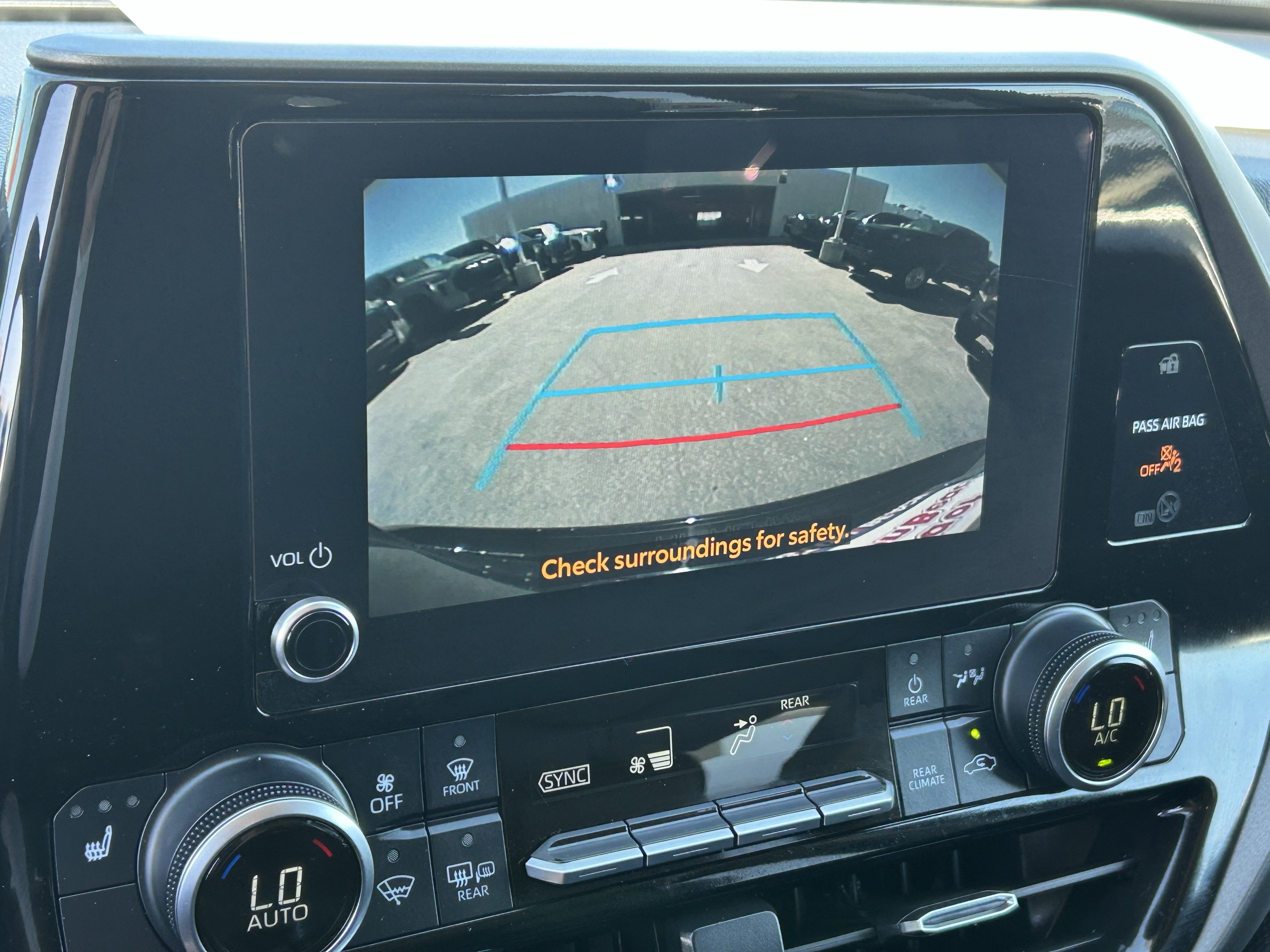 Used 2023 Toyota Highlander XLE FWD image 22