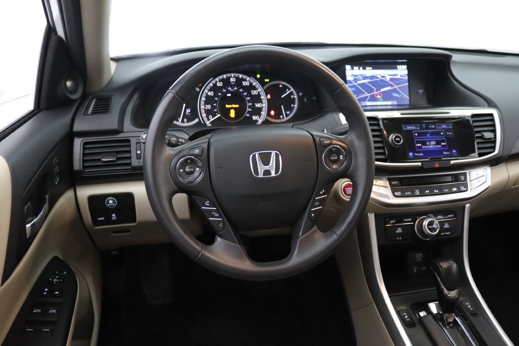 Used 2015 Honda Accord Touring image 12
