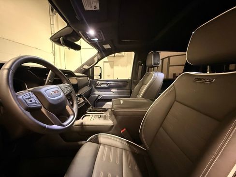 Used 2025 GMC Sierra 2500 AT4X image 17