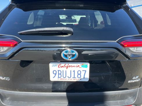 Used 2022 Toyota RAV4 LE AWD/4WD image 19