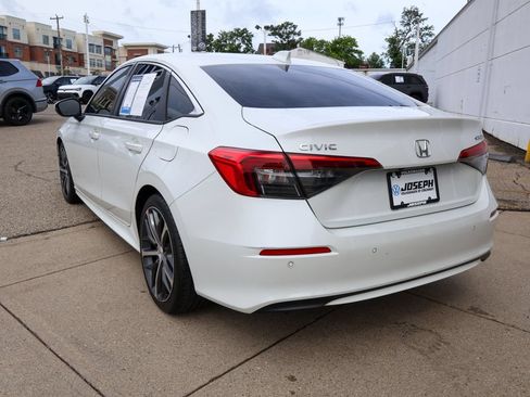 Used 2022 Honda Civic Touring image 3