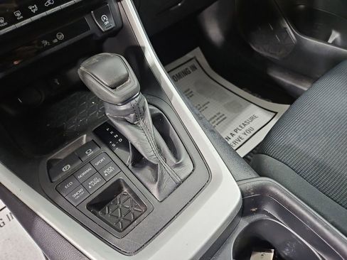 Used 2020 Toyota RAV4 LE image 23