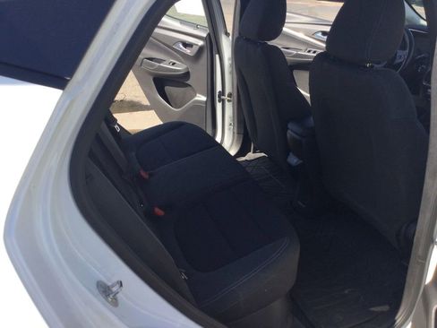 Used 2023 Chevrolet Bolt EUV LT w/ Comfort Package image 21