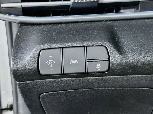 Used 2023 Hyundai Elantra Limited FWD image 10